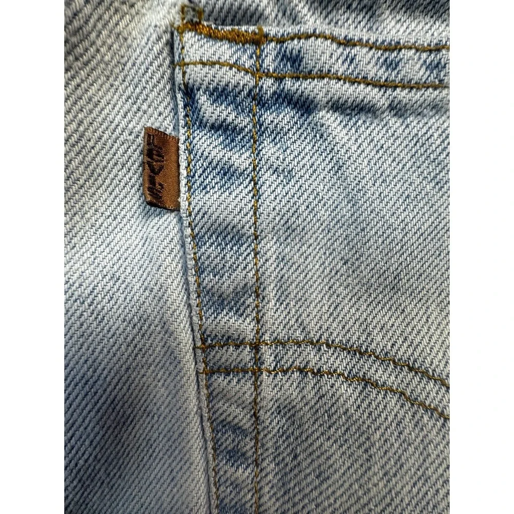 Levis features classic